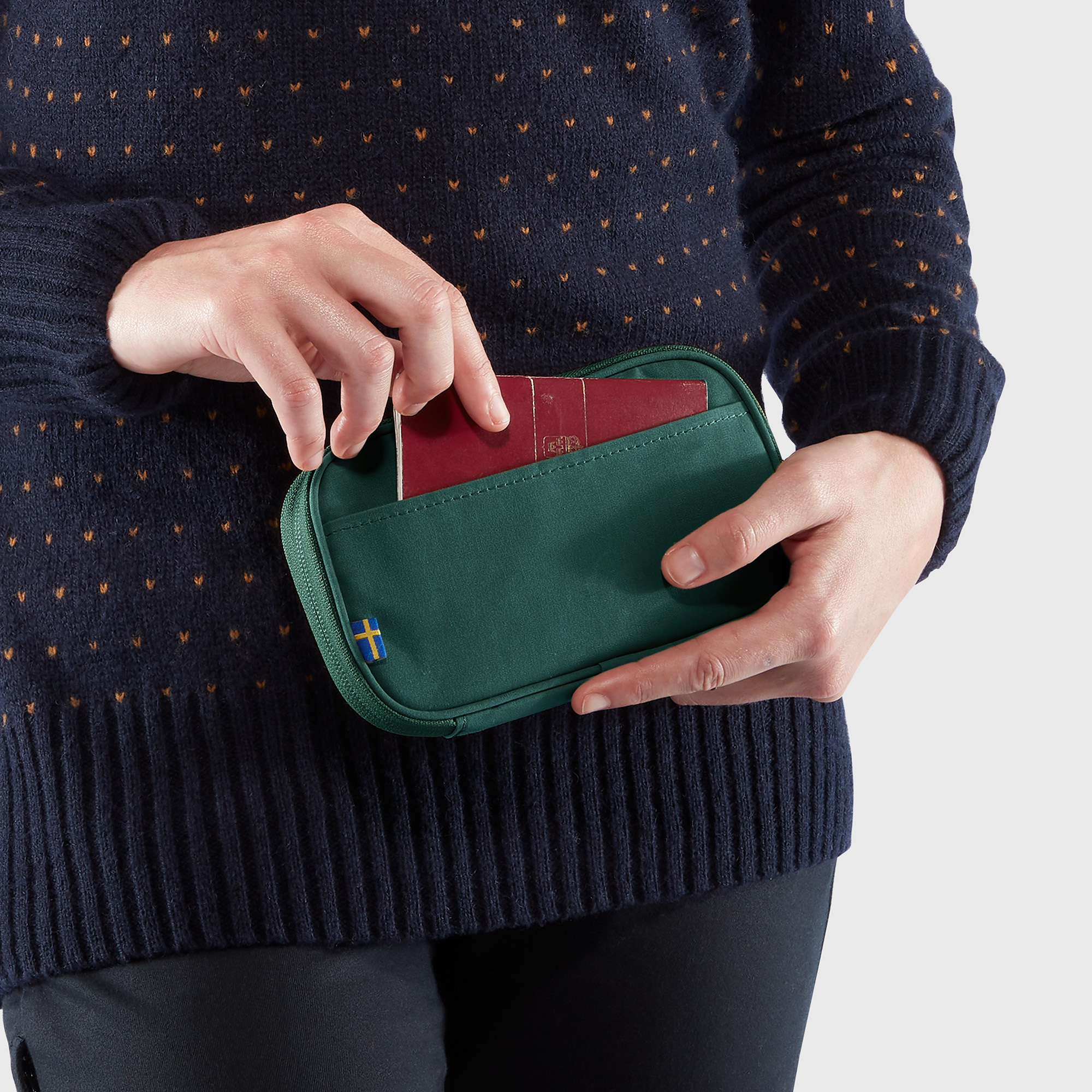 Kånken Travel Wallet - Image 2