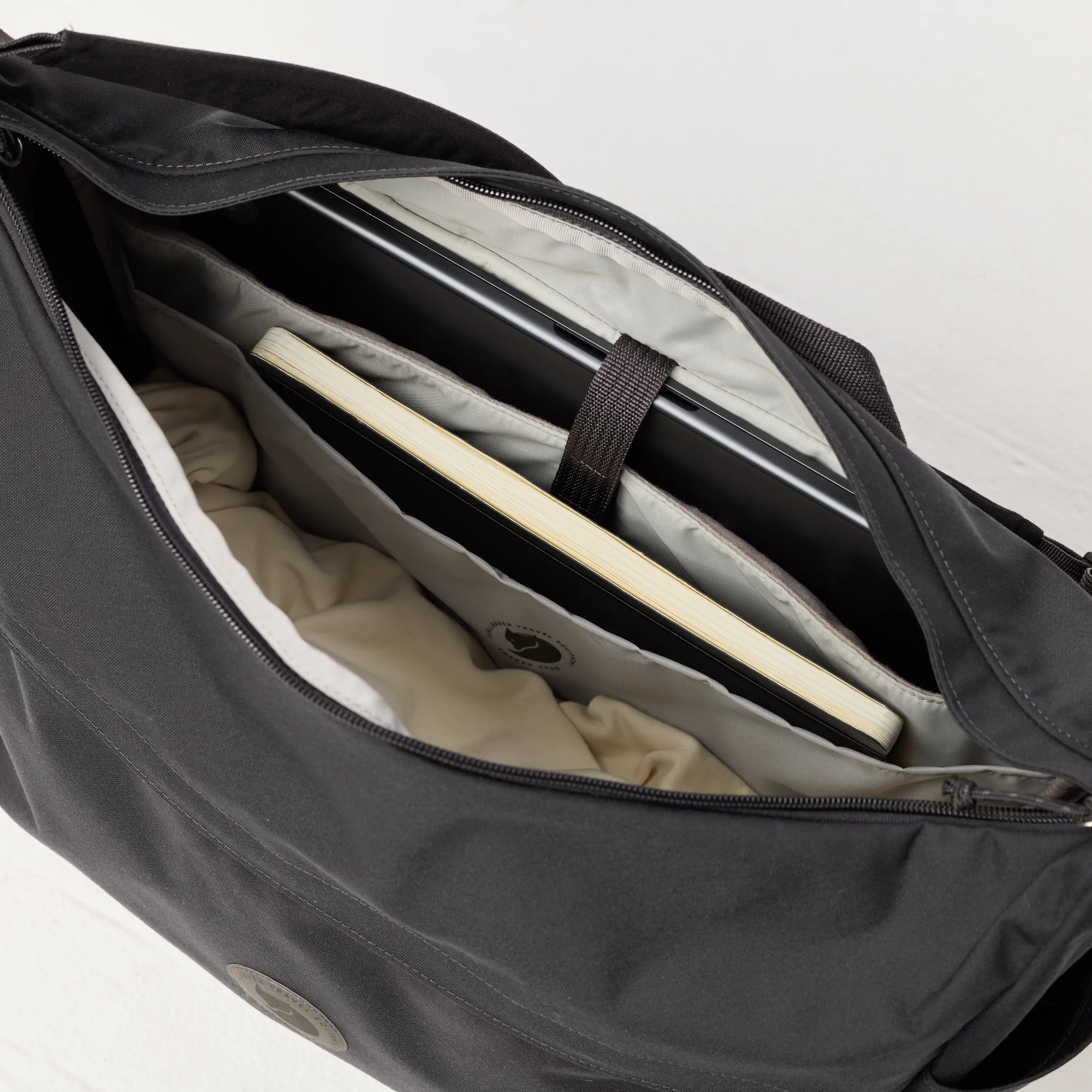 Färden Crossbody - Image 7