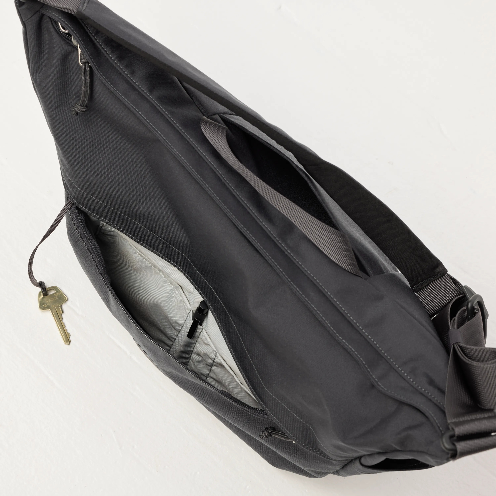 Färden Crossbody - Image 9
