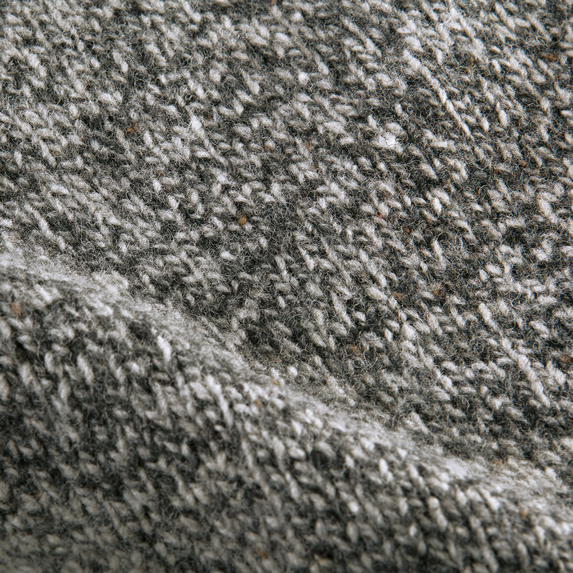 Lada Round-neck Sweater M - Image 4