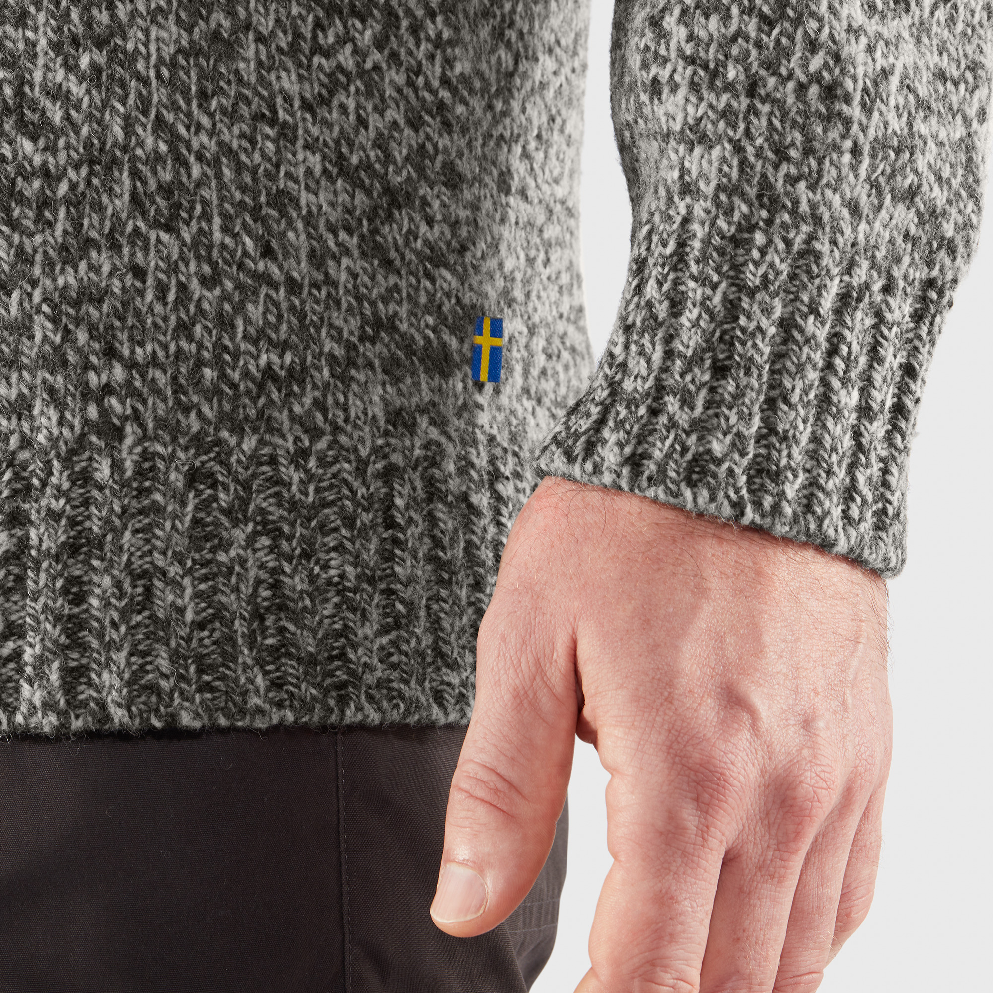 Lada Round-neck Sweater M - Image 6