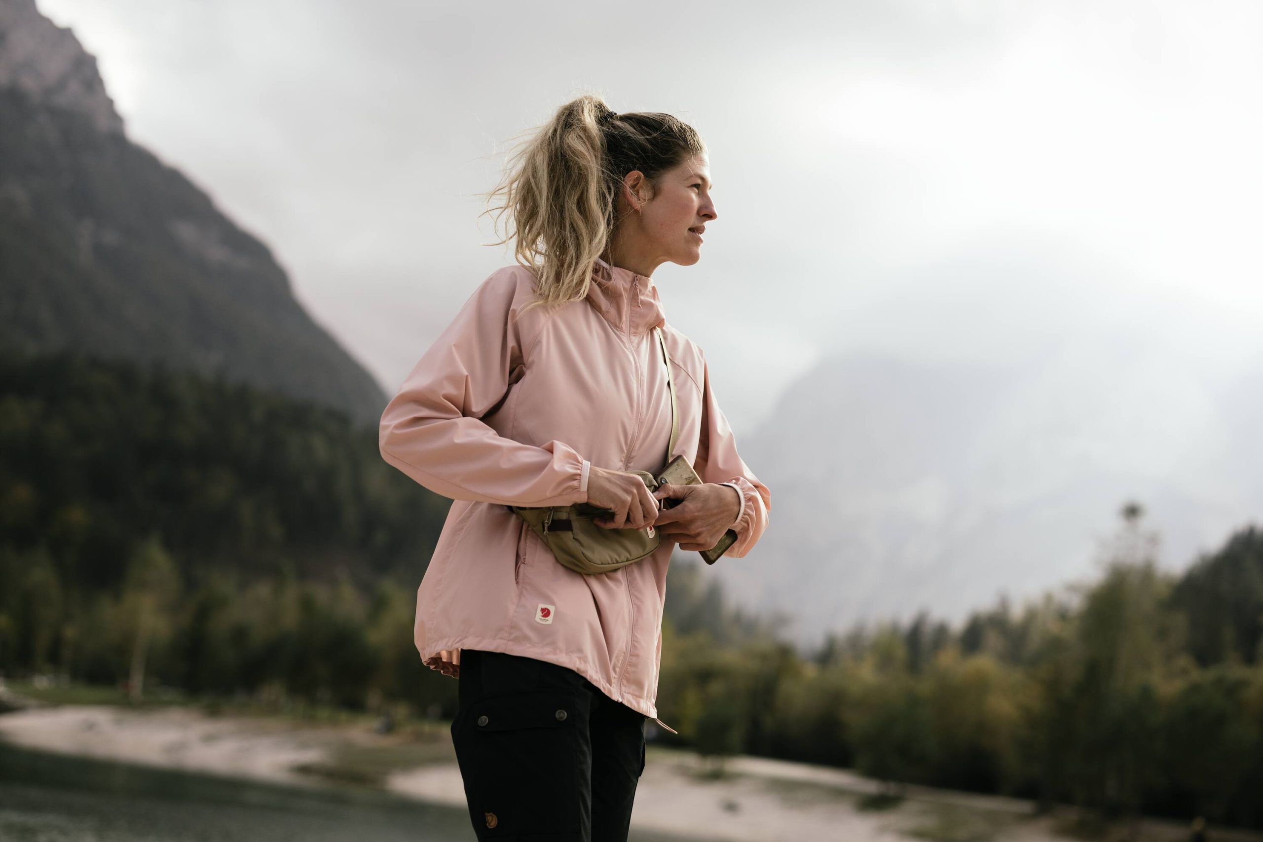 High Coast Wind Hoodie W - Image 11