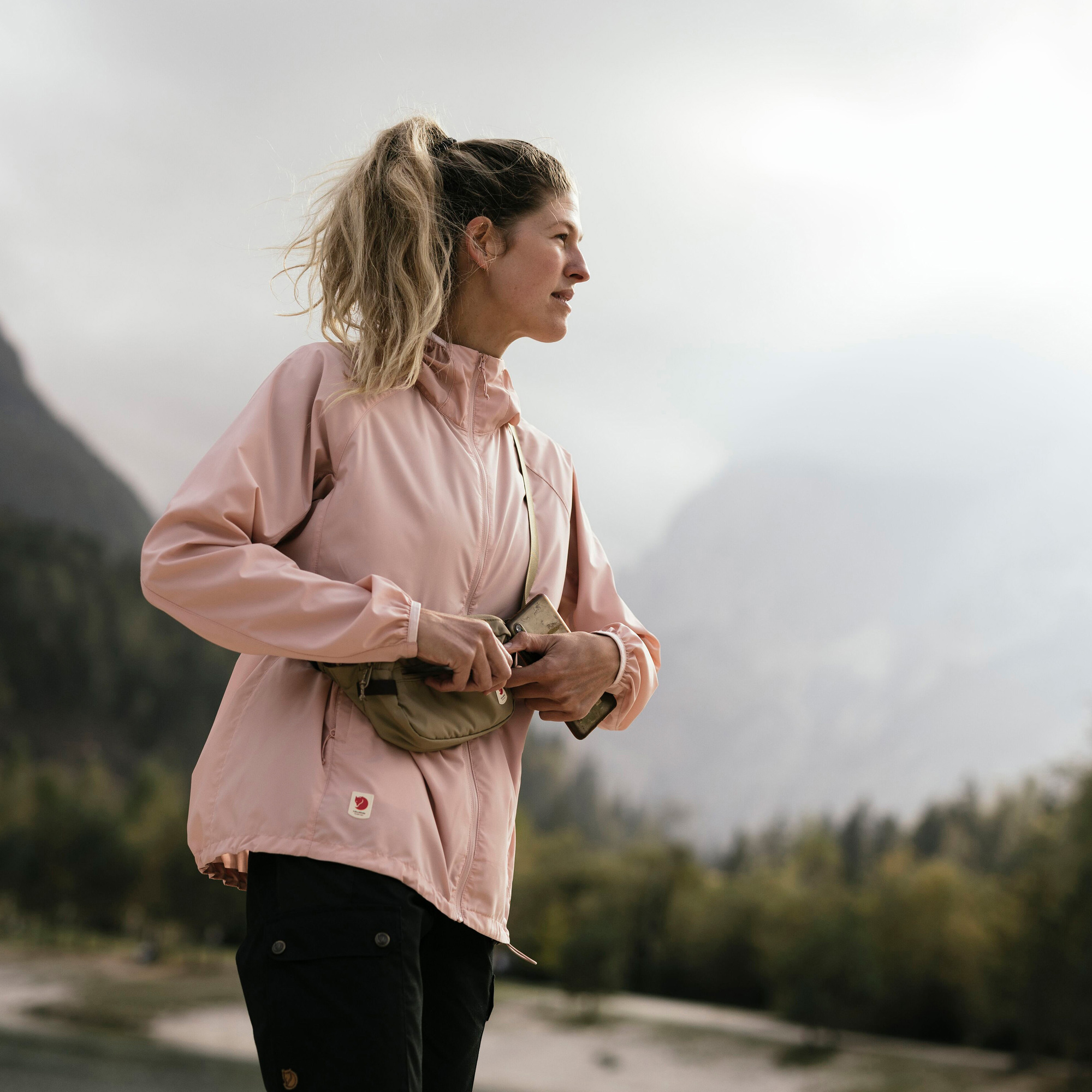 High Coast Wind Hoodie W - Image 17